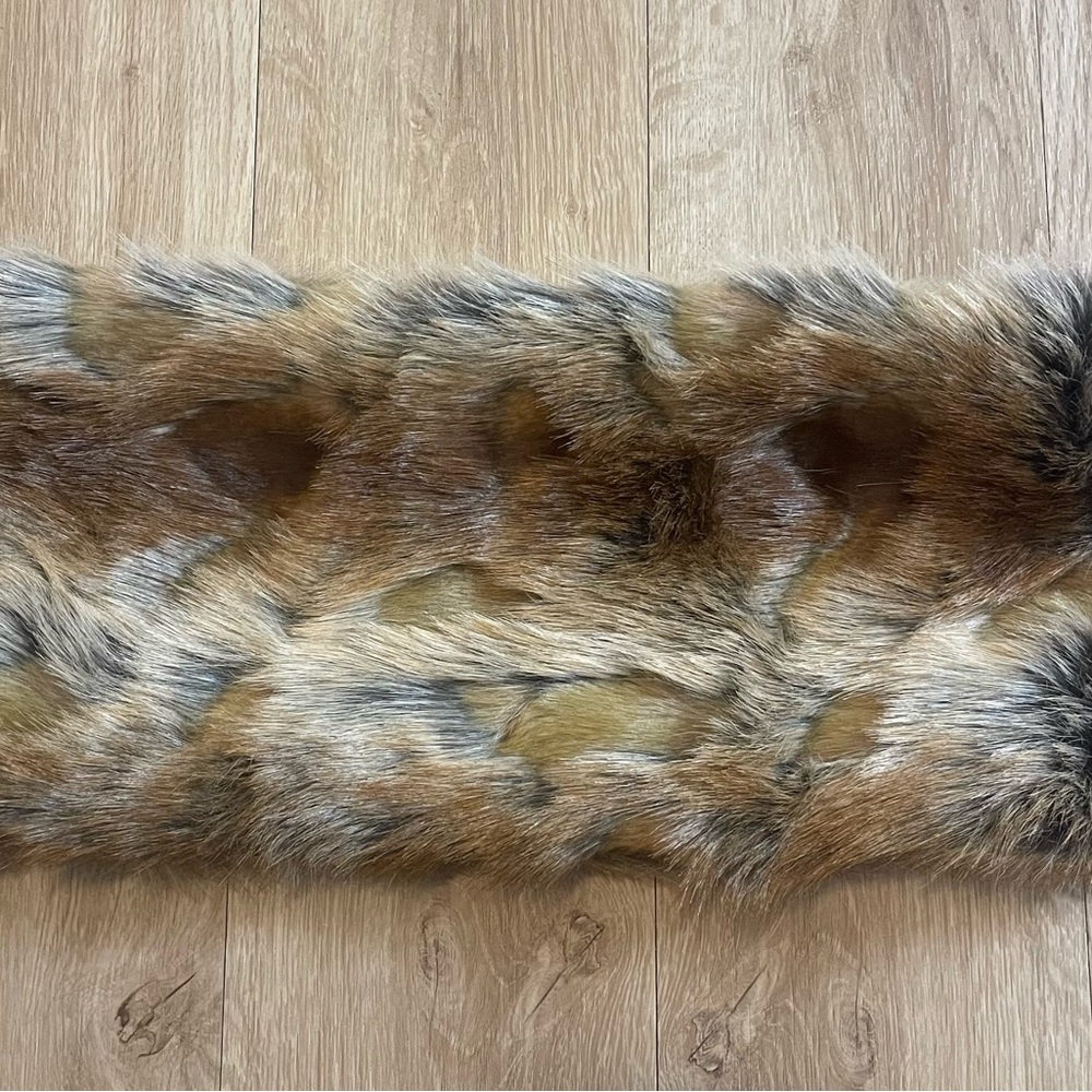 Express Scarf - Picture 2 of 4
